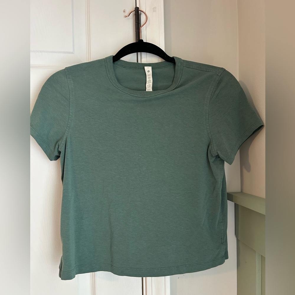 lululemon athletica Green Short Sleeve Tee